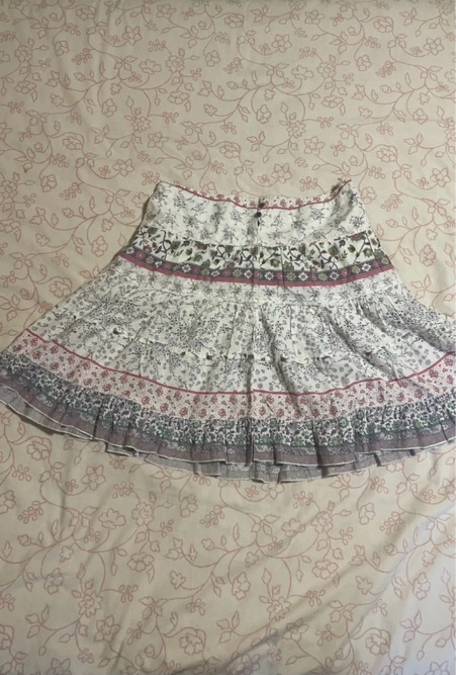 Falda Corta Stradivarius de Volantes con Estampado Floral Boho – photo 4
